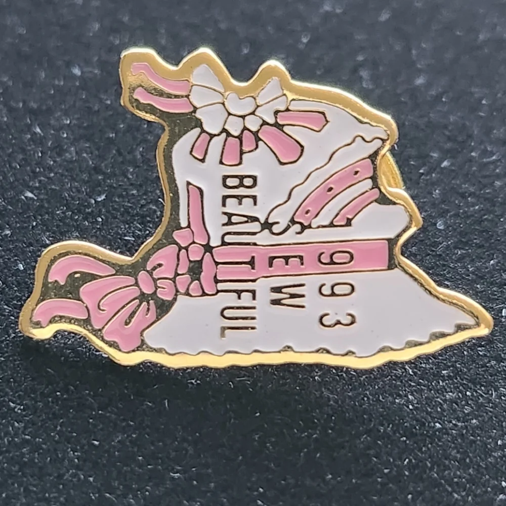 Vintage 1993 Sew Beautiful Lapel Pin Collectable